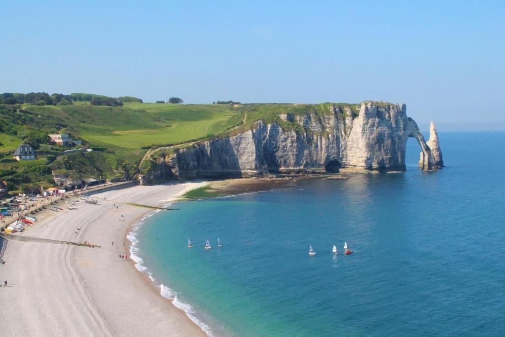 Camping Les Falaises De Toussaint Esterno foto