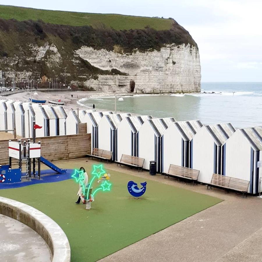 Camping Les Falaises De Toussaint Esterno foto