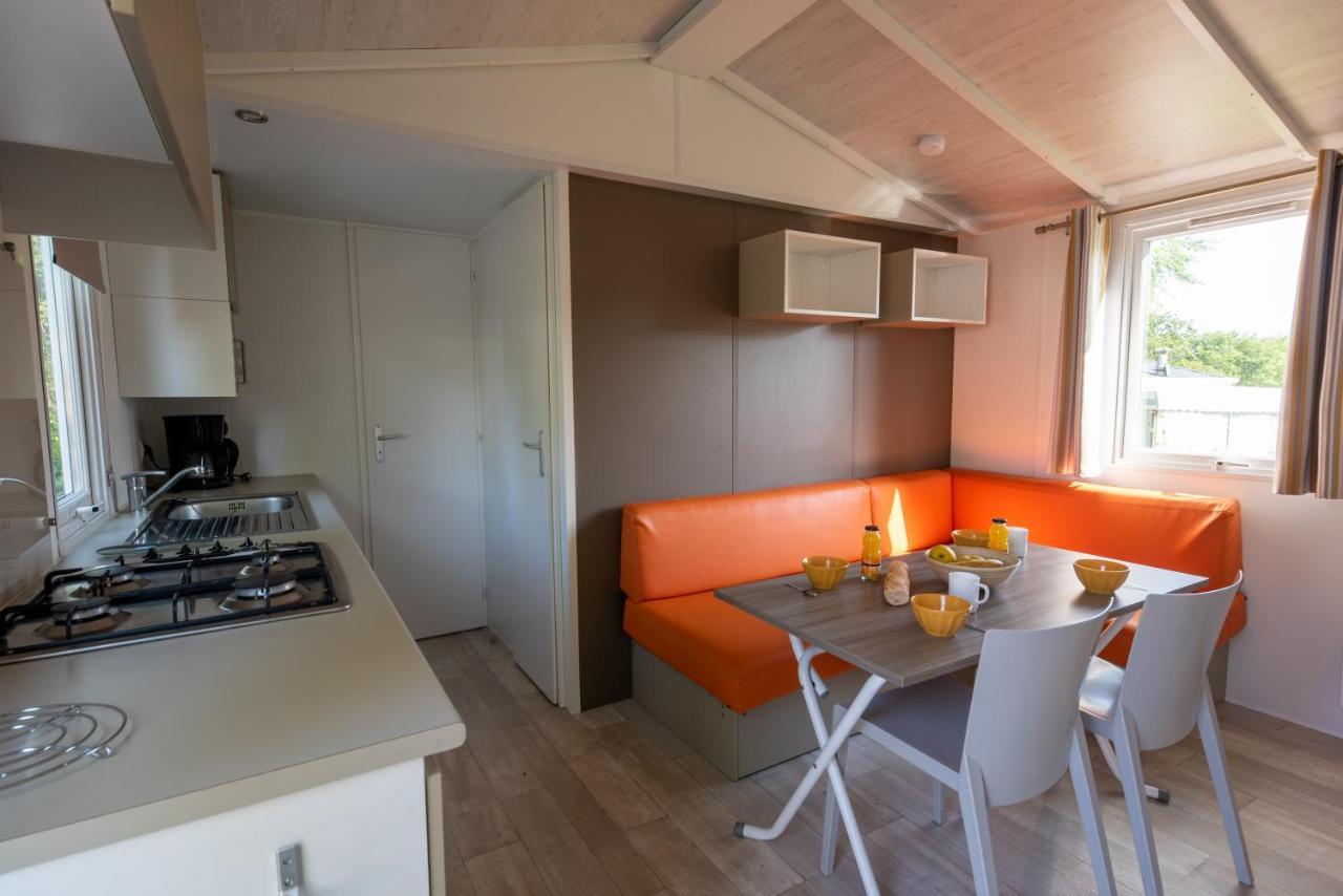 Camping Les Falaises De Toussaint Esterno foto
